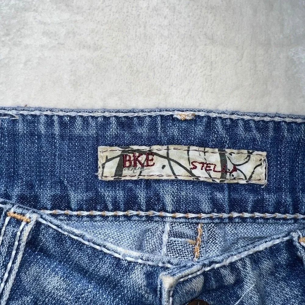 BKE Stella Distressed Denim Bermuda Shorts Medium Wash Blue Size 27 Y2K
